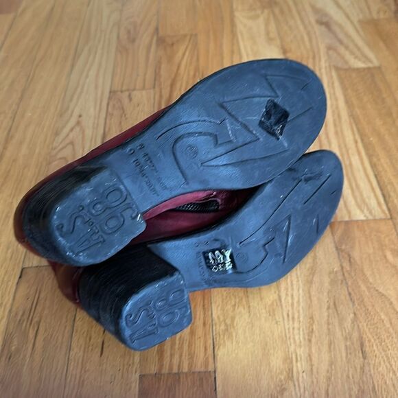 A. S. 98 sz EU 39 US 8.5 red leather heeled boots side zip great pre owned cond - Picture 7 of 8